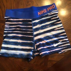 Nike dry fit pro.. Size M